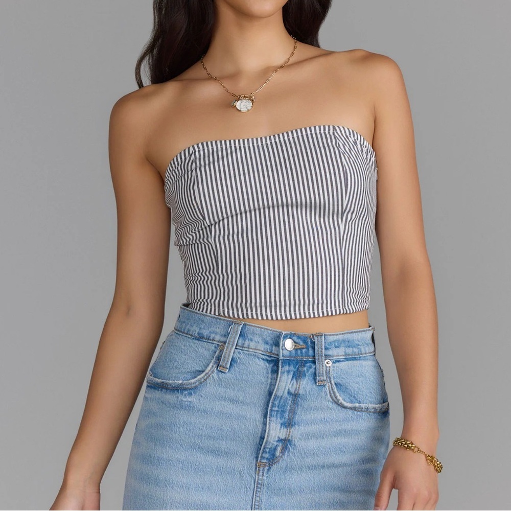 New York & Company Black and White Striped Crop Top